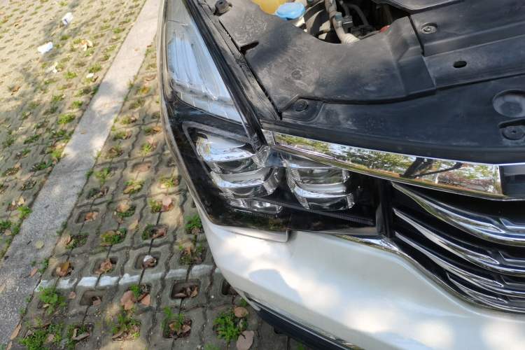 Used GAC Trumpchi GS8 2017 320T Two-Wheel Drive Luxury Smart Connectivity Version (7 Seats) Right Front Headlight