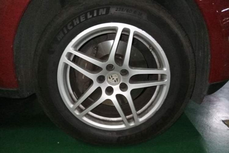 Used Porsche Macan 2017 Macan 2.0T Right Front Wheel Hub