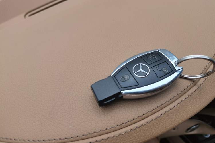 Used Mercedes-Benz S-Class 2010 S 300 L Luxury Model
