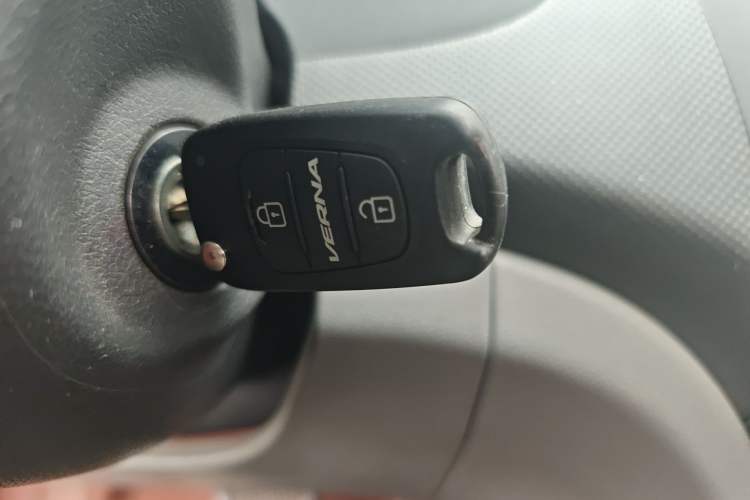 Used Hyundai Verna (older generation) 2014 1.4L Automatic Smart GLS Vehicle Key