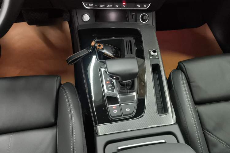 Used Audi Q5L 2022 40T Luxury Dynamic Model
