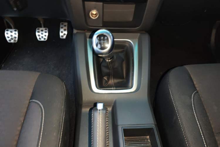 Used BAIC Off-Road BJ40 2016 40L 2.0T Manual Two-Wheel Drive Luxury Edition