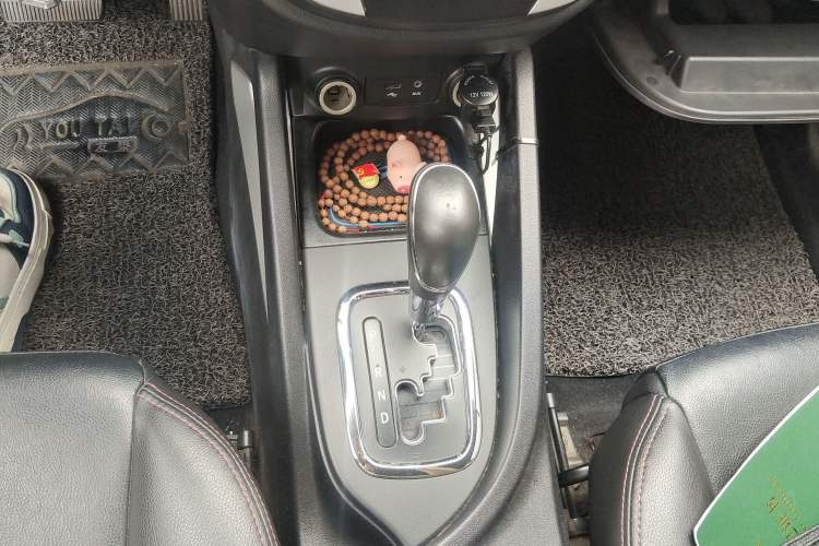 Used CHANGAN CS35 2015 1.6L Automatic Luxury Model China IV Standard Gear Lever