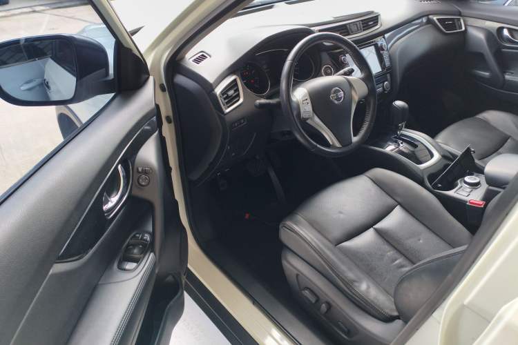 Used Nissan X-Trail 2014 2.5L CVT Leading Edition 4WD Driver Seat