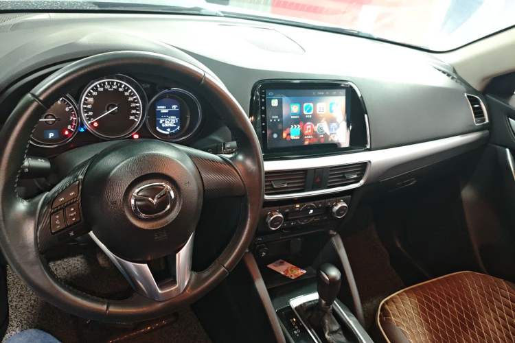 Used Mazda CX-5 2015 2.0L Automatic Two-Wheel Drive Urban Version Center Console