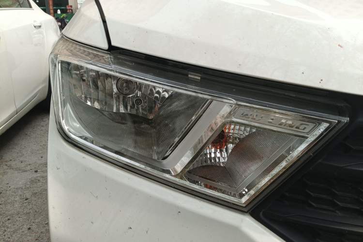 Used Wuling Hongguang 2021 1.5L S Base Version LAR Right Front Headlight
