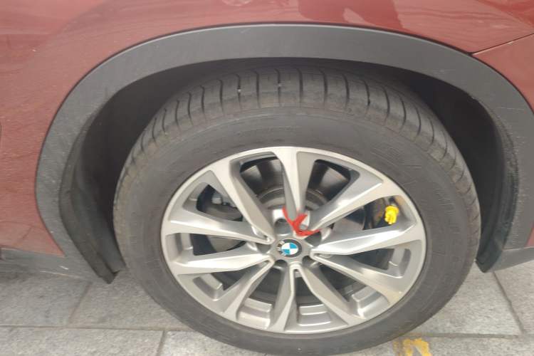 Used BMW X3 2019 xDrive25i Luxury Package Right Front Wheel Hub