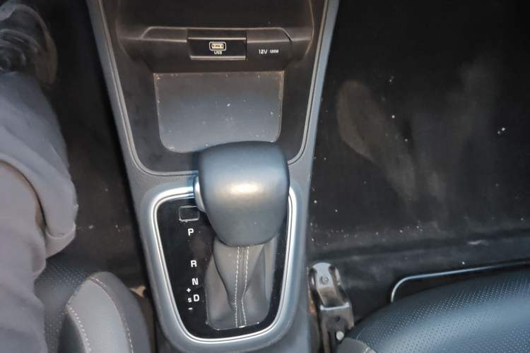 Used Kia kx1 Stonic 2021 1.4L CVT Fun Edition Gear Lever