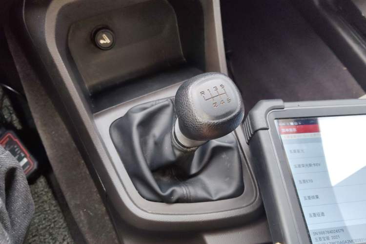 Used Wuling Hongguang V 2021 1.5L Jingqu Edition Enclosed-Window Vehicle LAR