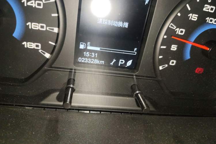 Used Iveco Daily 2023 2.5T A35M1 Multi-Purpose Passenger Vehicle Short Wheelbase Low Roof Single-Tire Side-Sliding Door Automatic Transmission
