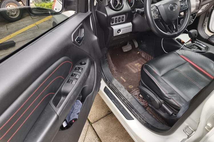 Used Soueast DX3 2016 1.5T CVT Flagship Model Driver Seat