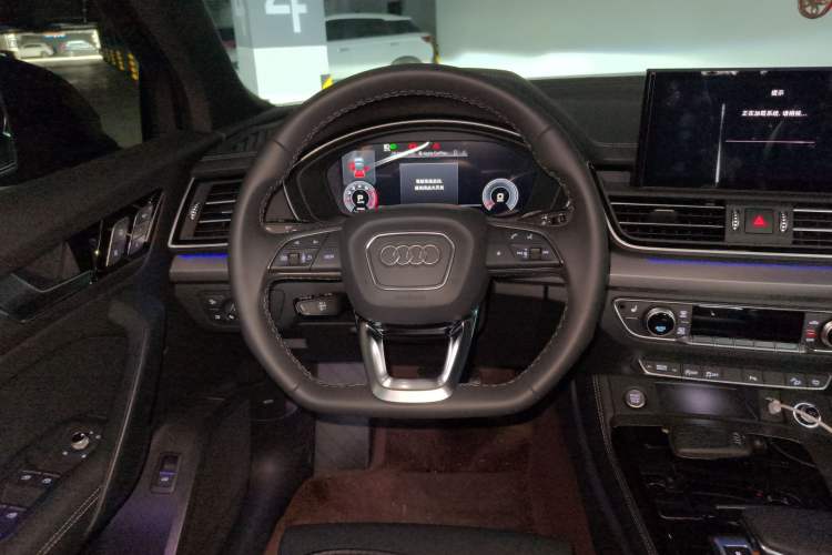 Used Audi Q5L 2025 Facelift 45th Anniversary Collector's Edition 40 TFSI Luxury Dynamic Version Steering Wheel