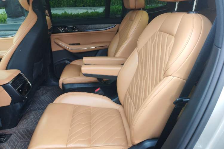 Used Lynk & Co 09 2021 2.0T Halo Six-Seater