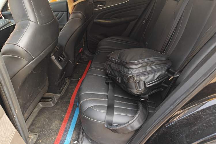 Used Venucia V 2022 260T Black Horse Edition · Idol
