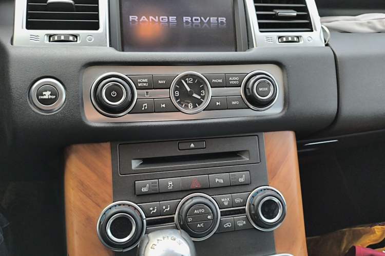 Used Land Rover Range Sport 2011 3.0 TDV6 Diesel Version Audio And AC Panel
