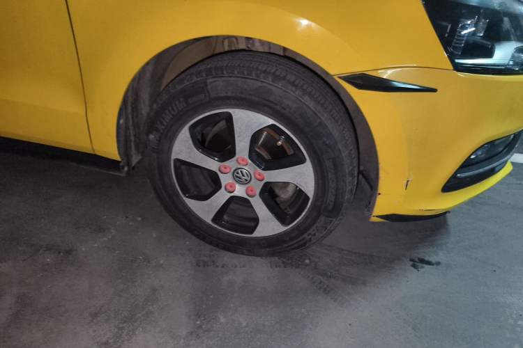 Used Volkswagen Polo 2014 1.4L Manual Fashion Edition Right Front Wheel Hub