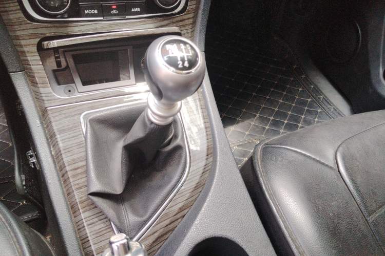 Used Zotye T600 2015 1.5T Manual Luxury Model Gear Lever