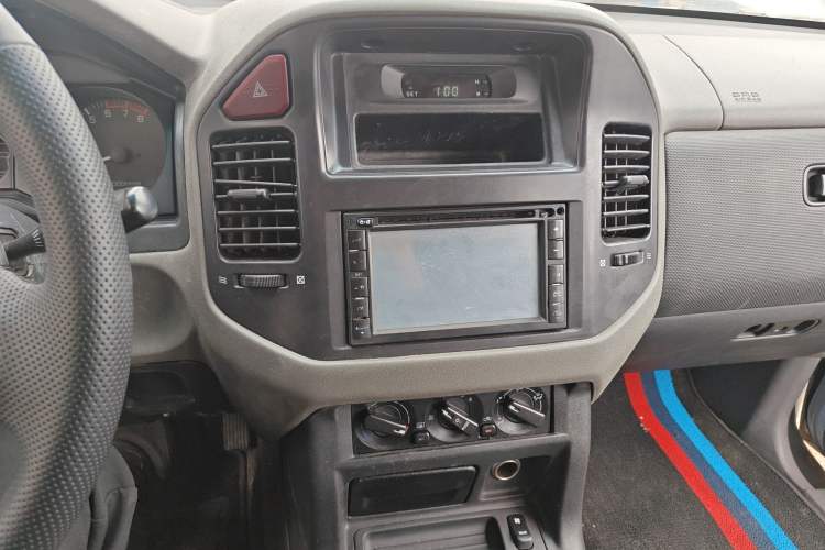 Used Mitsubishi Pajero 2008 V73 3.0L MT GL Audio And AC Panel