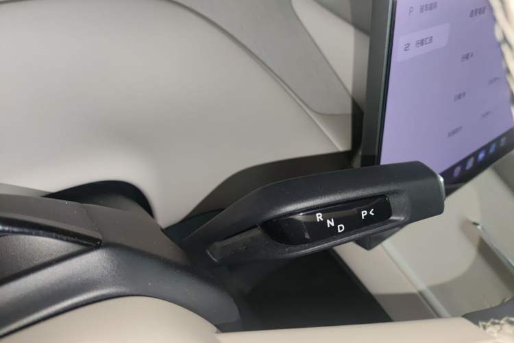 Used Xiaomi Auto YU7 2025 Ultra-Long Range Rear-Wheel Drive Version Gear Lever