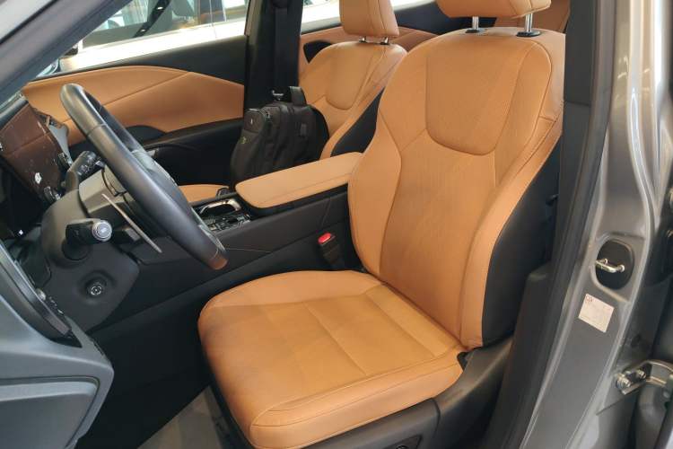 Used Lexus RX 2023 350h Four-Wheel Drive Enjoyment Version Left Front Seat