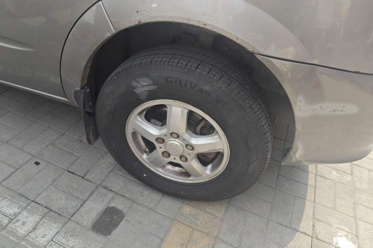 Used SAIC MAXUS Xintu V80 2016 2.5T Manual Aoyuntong National IV Short Wheelbase Mid-Roof 6-Seater Right Front Wheel Hub