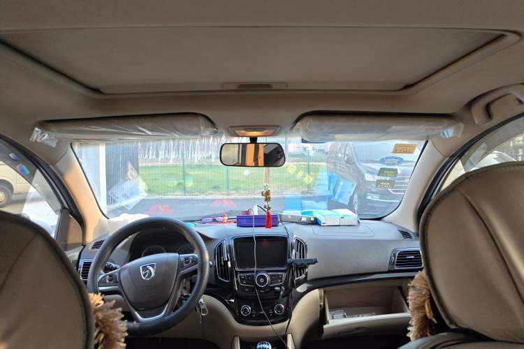 Used Baojun 730 2015 1.8L Manual Luxury Navigation ESP Version 7-seater
