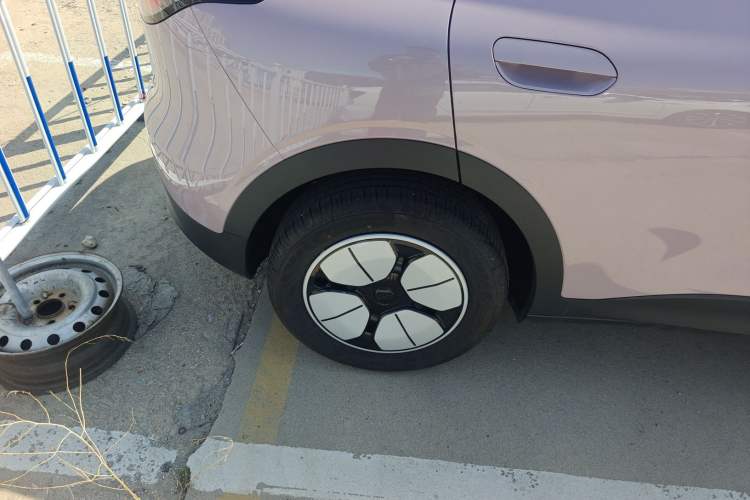 Used Geely Galaxy Geome 2025 310km Youth Edition Right Rear Wheel Hub