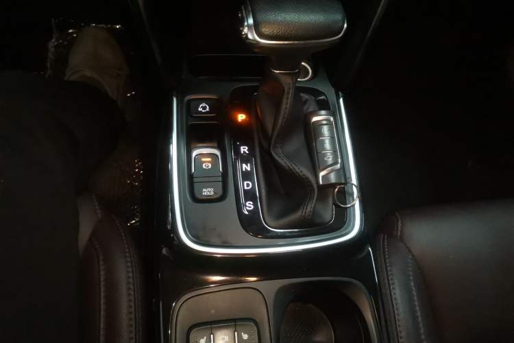 Used GAC Trumpchi GS4 2018 235T Automatic Two-Wheel Drive Luxury Smart Connectivity Version Gear Lever