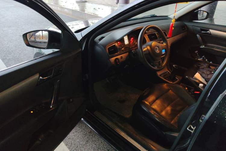 Used Volkswagen Lavida 2013 Restyled Classic 1.6L Manual Comfort Edition Driver Seat