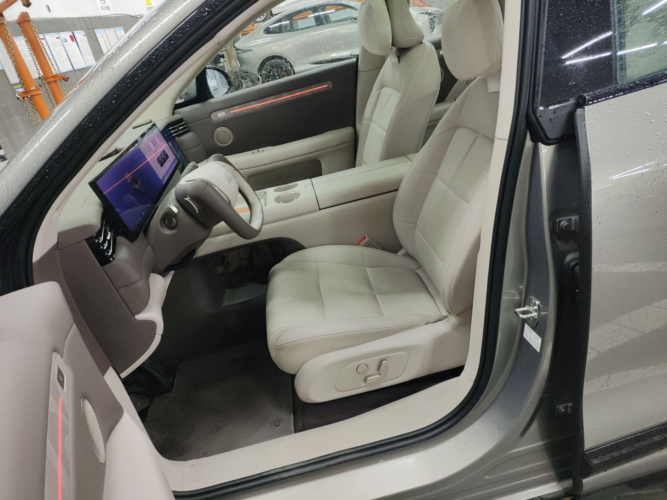 Переднее сиденье в автомобиле