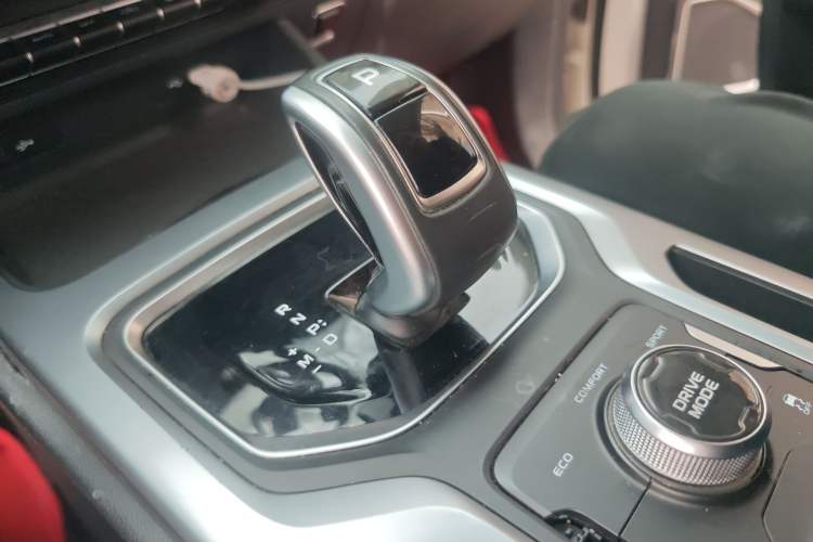 Used Geely Auto Haoyue 2020 1.8TD DCT Luxury 7-Seater Gear Lever