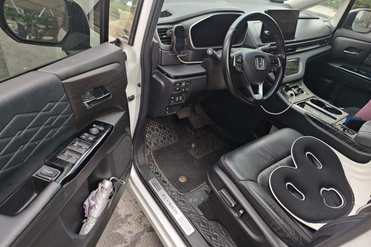 Used Honda Elysion 2022 2.0L eHEV Luxury First Edition Driver Seat