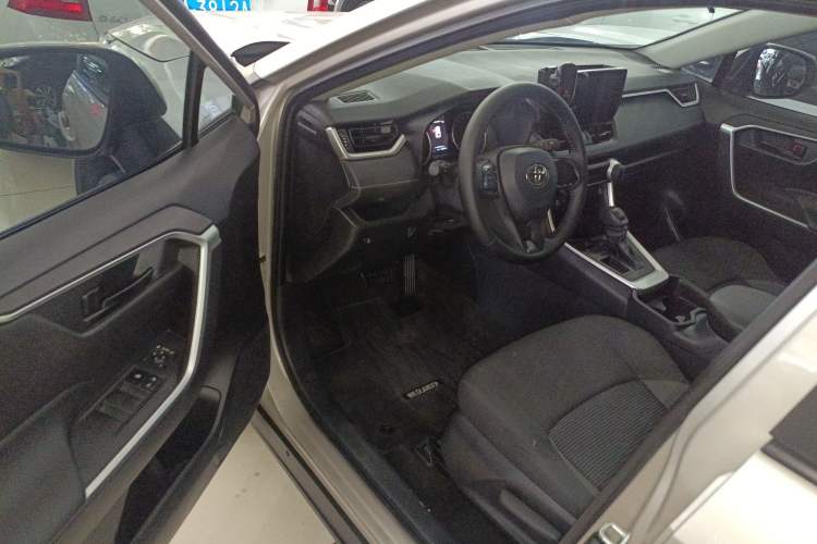 Used Toyota Wildlander 2023 2.0L CVT Two-Wheel Drive Leading Edition Driver Seat