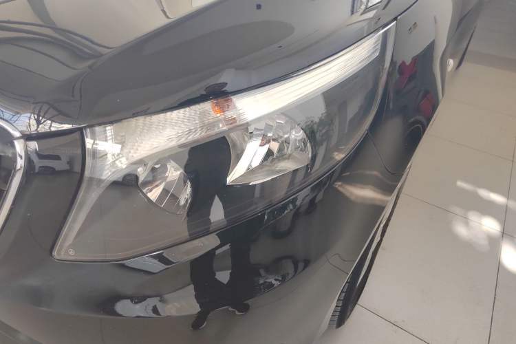 Used Mercedes-Benz Vito 2018 2.0T Elite Version 7 Seats China VI Emission Standard
