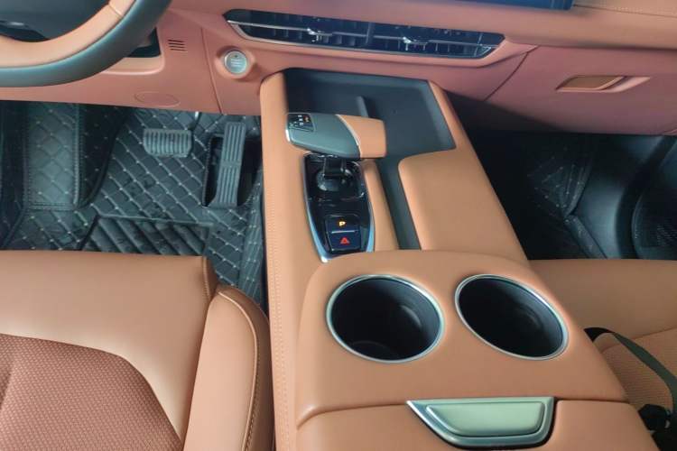 Used CHANGAN UNI-Z 2025 1.5T Luxury Version Gear Lever