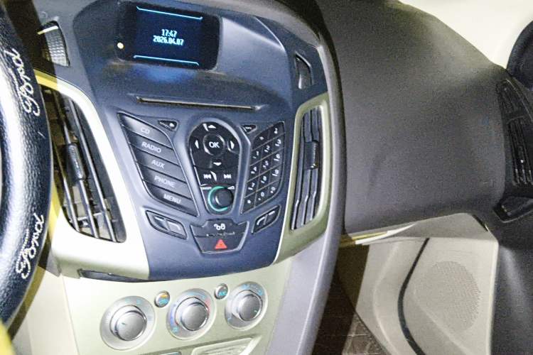 Used Ford Focus 2012 Sedan 1.6L Manual Comfort Model
