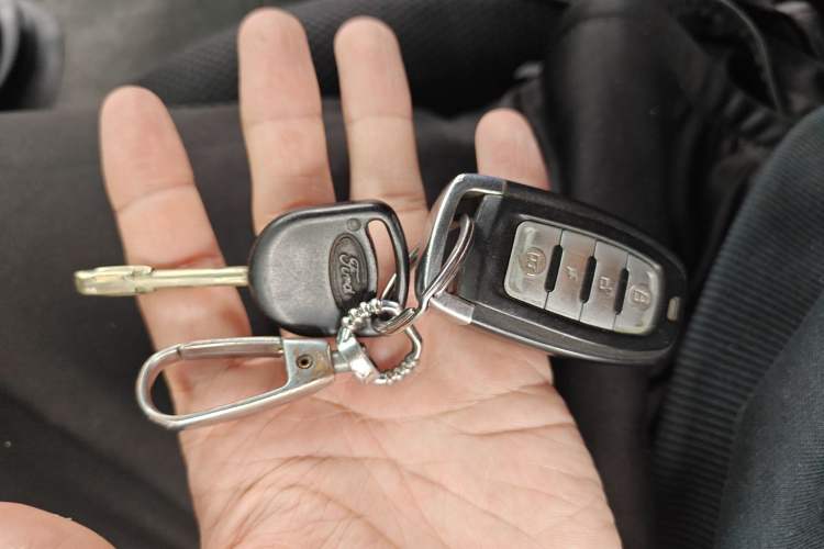 Used Ford Classic Transit 2015 2.8T Diesel Multi-Function Vehicle Short Wheelbase 6-Seater Mid-Roof Edition JX493ZLQ4 Vehicle Key