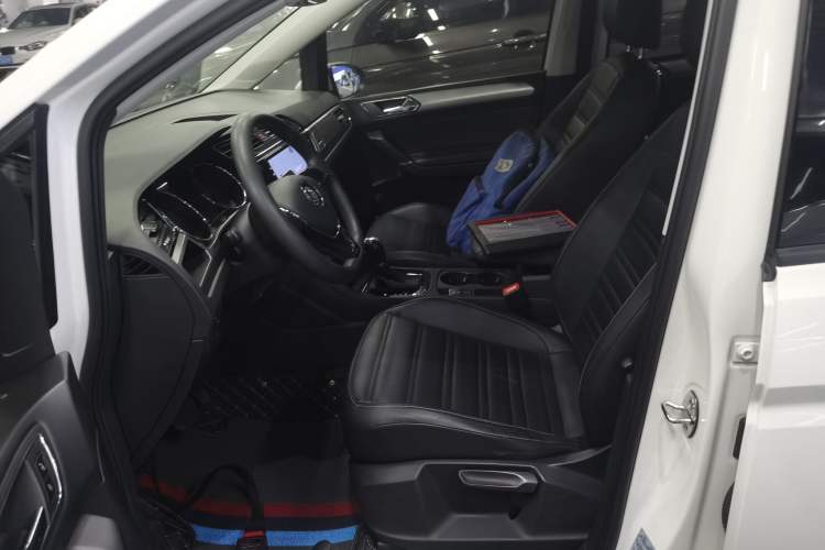 Used Volkswagen Touran 2016 Volkswagen Touran L 280TSI DSG Comfort Edition Left Front Seat