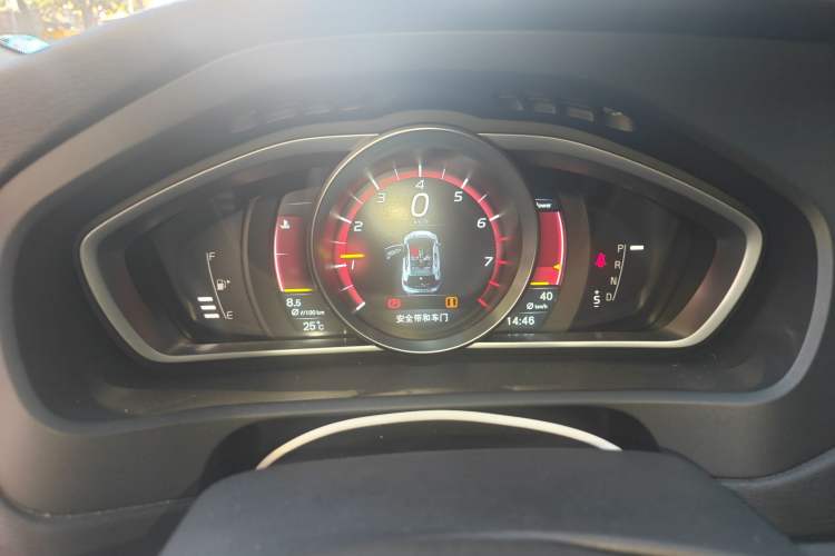 Used Volvo V40 2016 T4 Smart Luxury Edition
