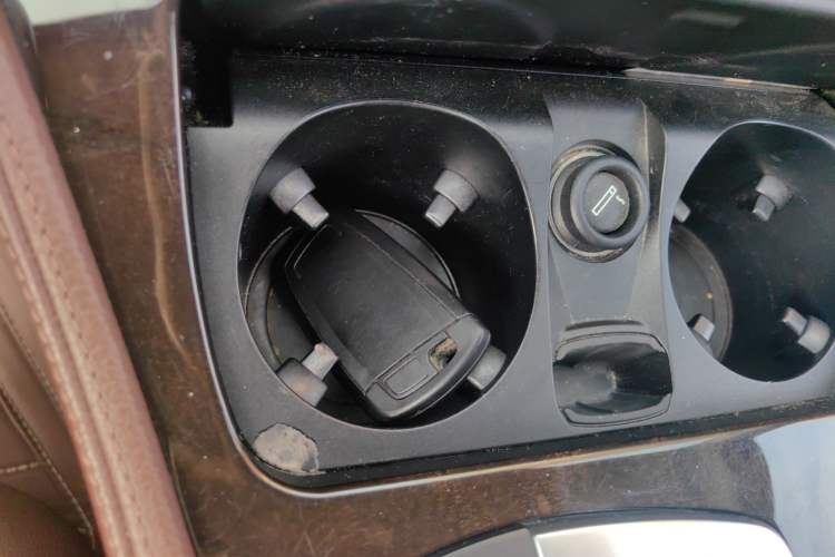 Used BMW 5 Series 2014 525Li Leading Model
