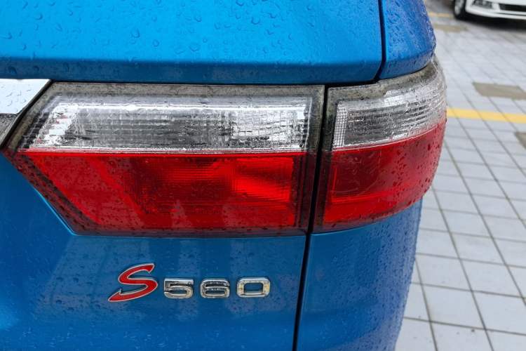 Used Dongfeng Fengon S560 2018 1.8L CVT Elite Model 7 Seats