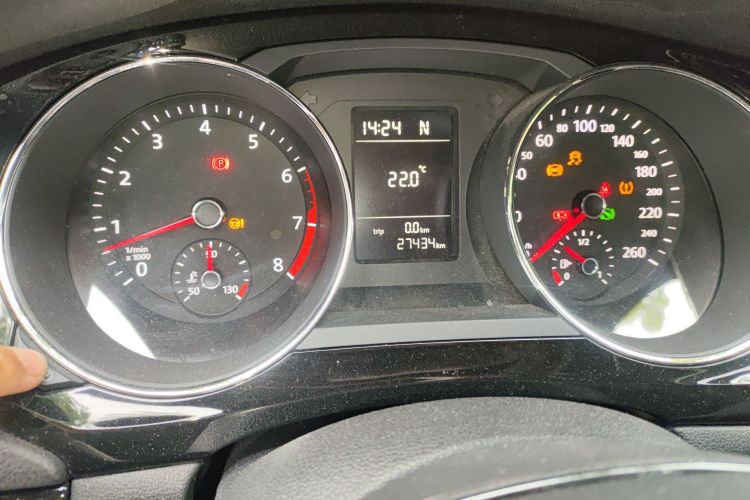 Used Volkswagen Sagitar 2017 230TSI Automatic Comfort Version Odometer Close Up