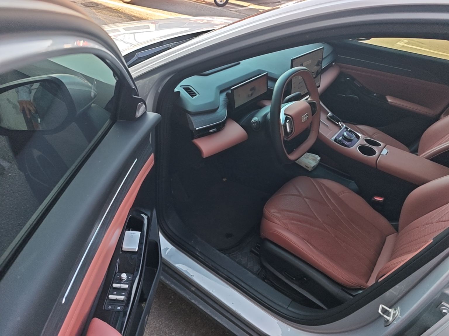 Geely Galaxy L6 2025 EM-i 140km Explorer+ Edition — снимка 18
