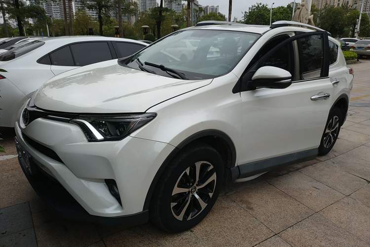 Used Toyota RAV4 2016 2.0L CVT Two-Wheel Drive Fashion Edition China V Standard