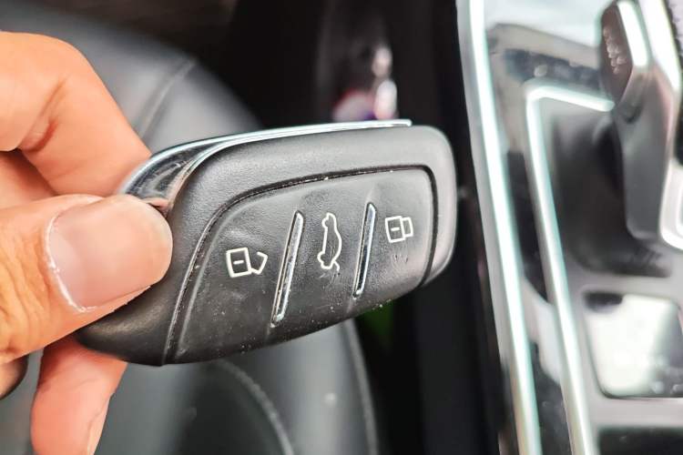 Used Roewe RX5 MAX 2019 300TGI Automatic 4G Connect Luxury Edition Vehicle Key