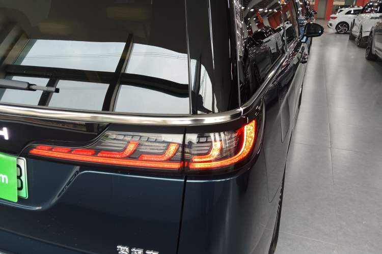 Used VOYAH Dream 2025 PHEV Four-Wheel-Drive Flagship Kunpeng Edition Exterior 3