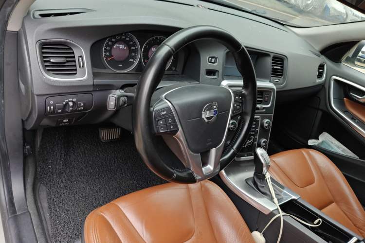 Used Volvo S60 2013 T5 Comfort Edition