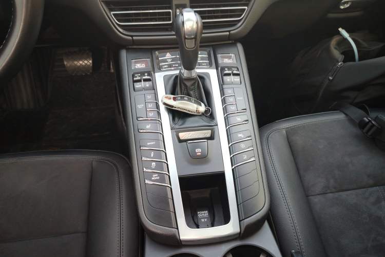 Used Porsche Macan 2021 Macan 2.0T