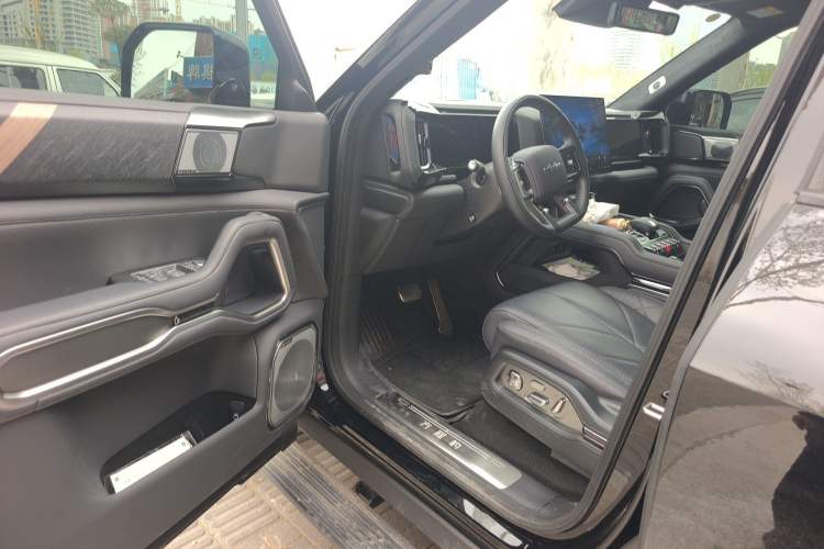 Used Formula Leopard 8 2025 Smart & Brave Flagship Edition 7 Seats