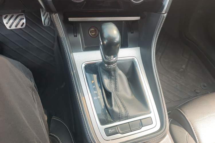 Used MG 6 2017 20T Automatic Luxury Smart Connect Version China V Standard Gear Lever